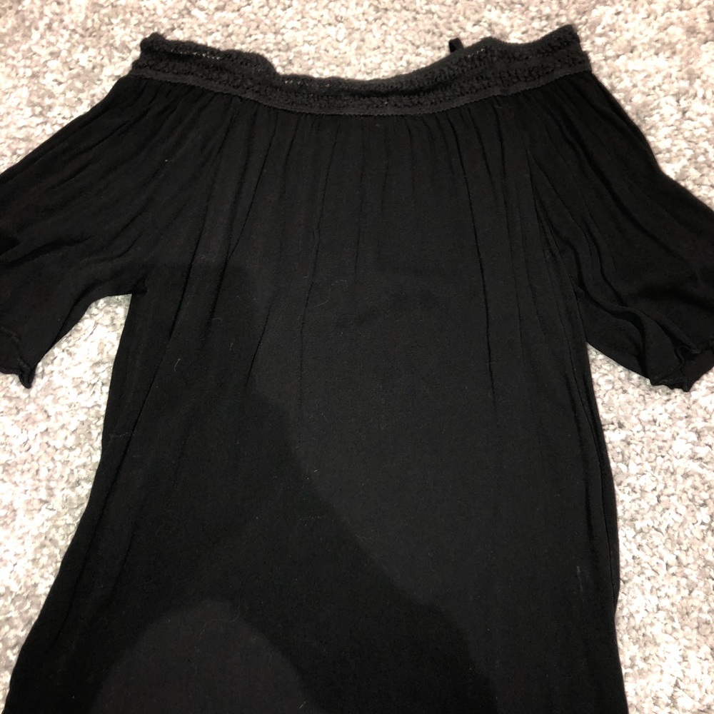 Off the shoulder tee